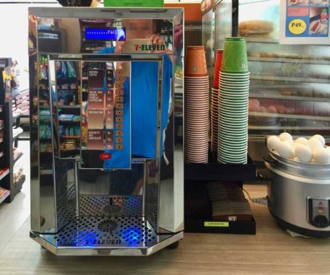 7-Eleven coffee machine in the Philippines. フィリピンのセブンイレブンのコーヒーマシーン