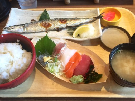 秋刀魚と刺身の定食