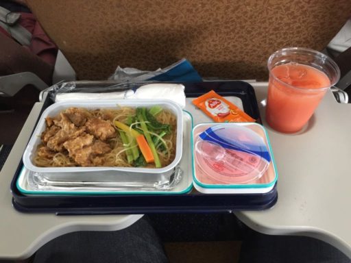 ガルーダインドネシア航空、アンボン→ジャカルタ便の機内食
